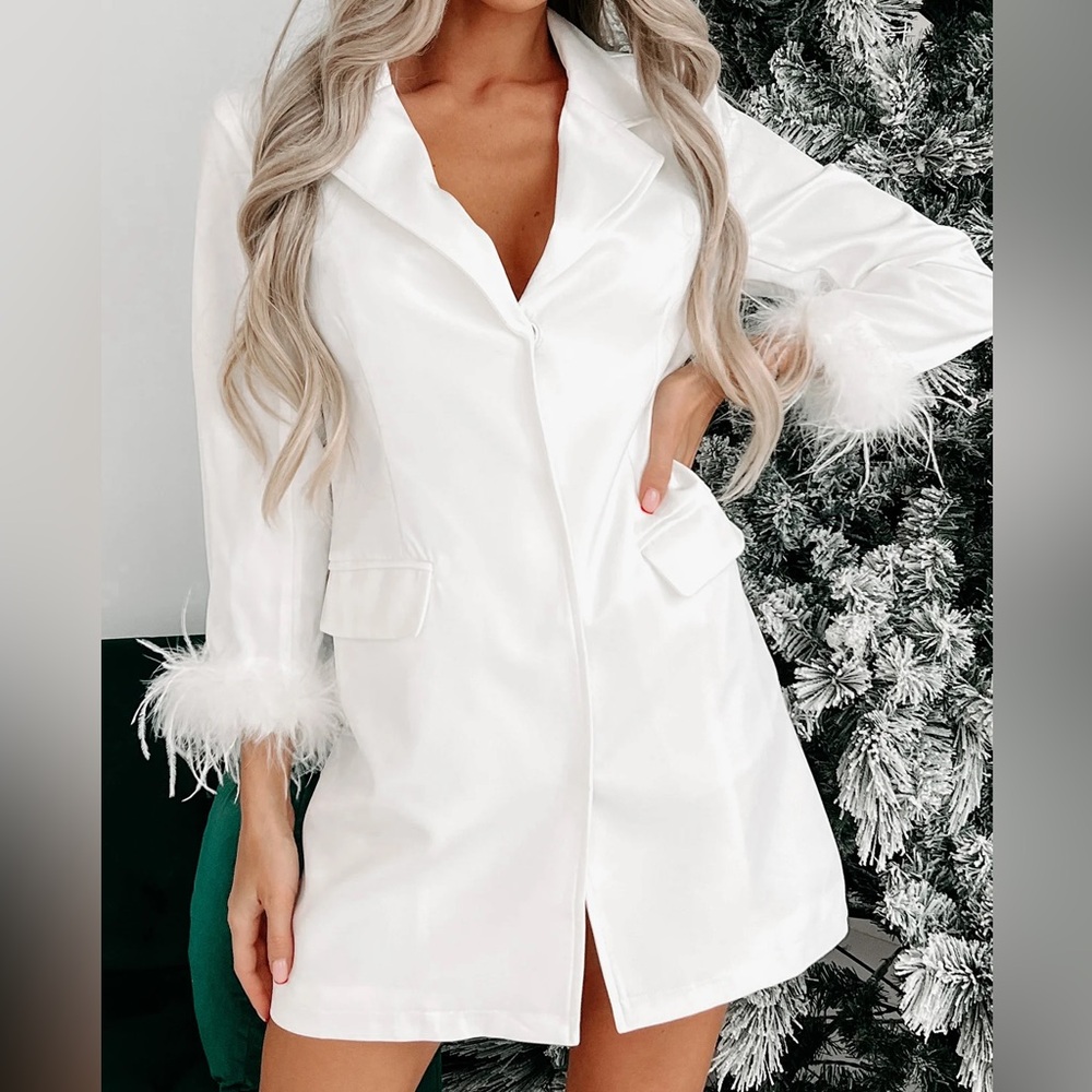 NWOT White Feather Cuff Blazer Mini Dress